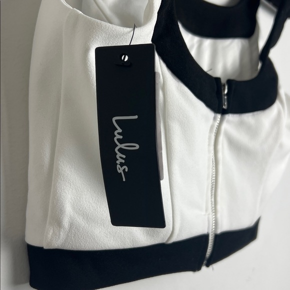 NEW Lulus Size XS Black White Contrasting Crop Top Chic Classic Versatile - Picture 9 of 11